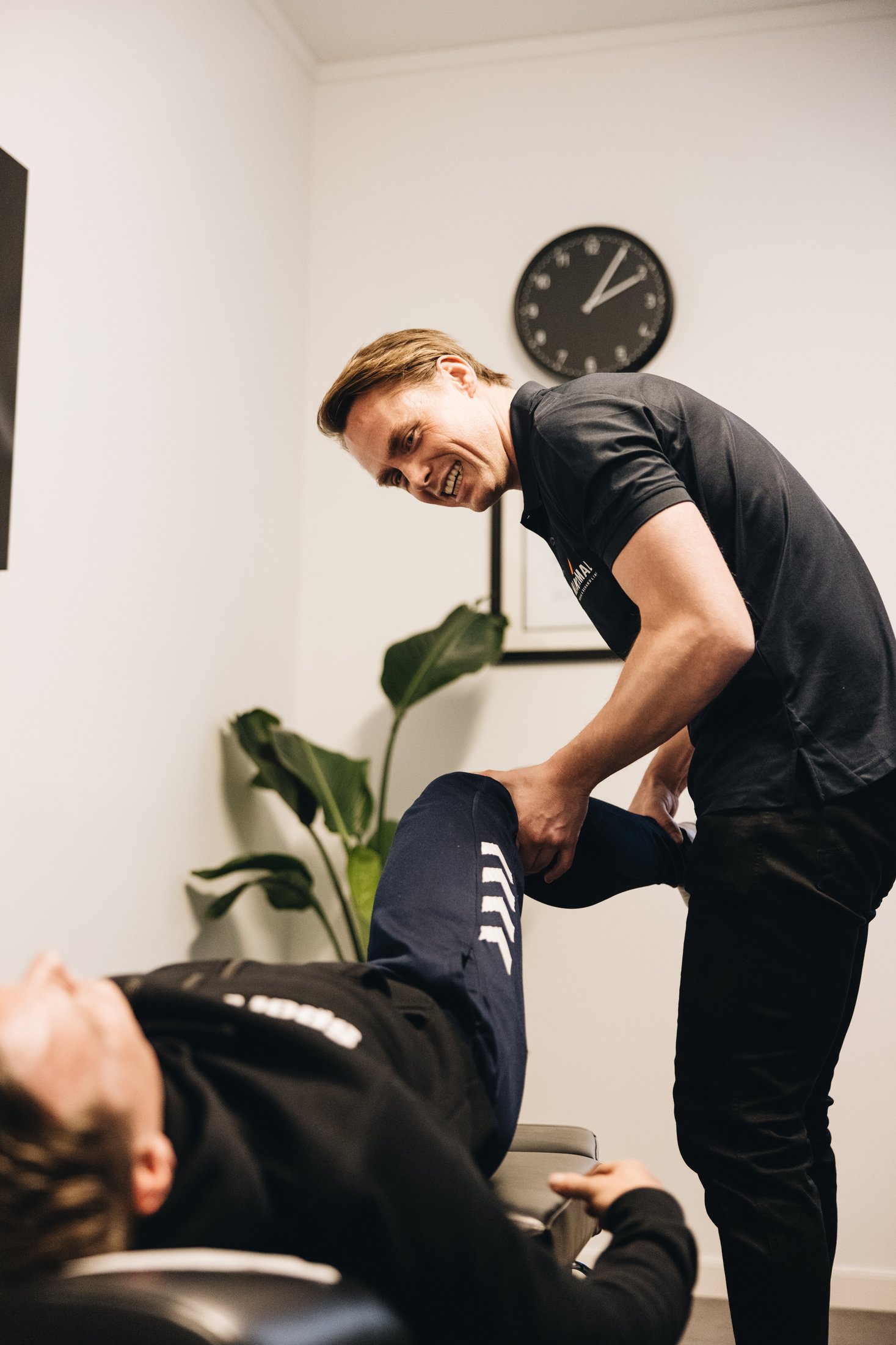 Fredrik Bråthen under nakkebehandling hos Maksimal Klinikk